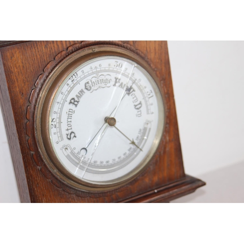 422 - VINTAGE OAK BAROMETER - GLASS CRACKED