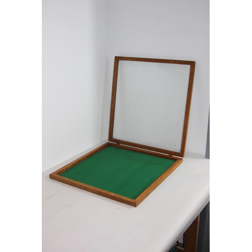 428 - DISPLAY CASE
48 X 49 X 6CM