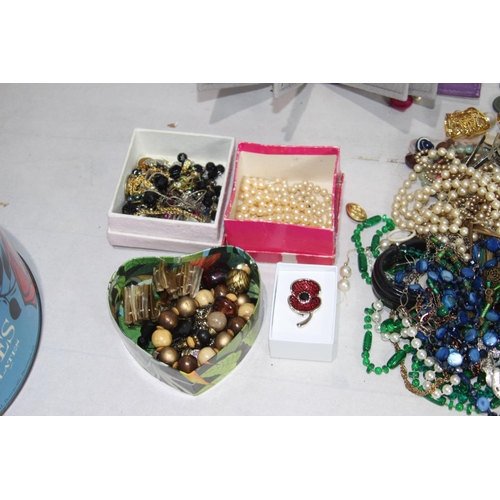 447 - QUANTITY OF COSTUME JEWELLERY