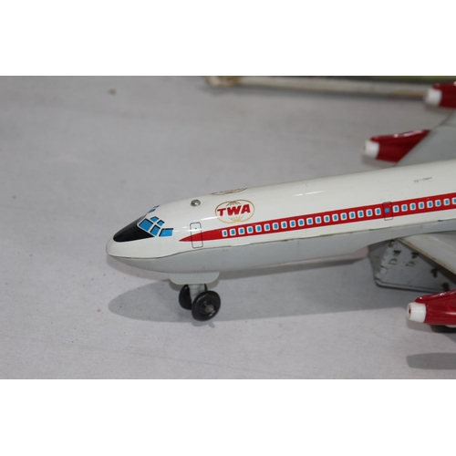 424 - VINTAGE TWA JET PLANE
BOX IS 40CM LONG