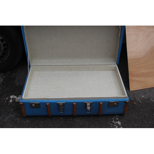 5 - VINTAGE BLUE TRUNK
52 X 33CM X 91CM