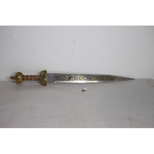 647 - REPLICA ROMAN SWORD
77CM