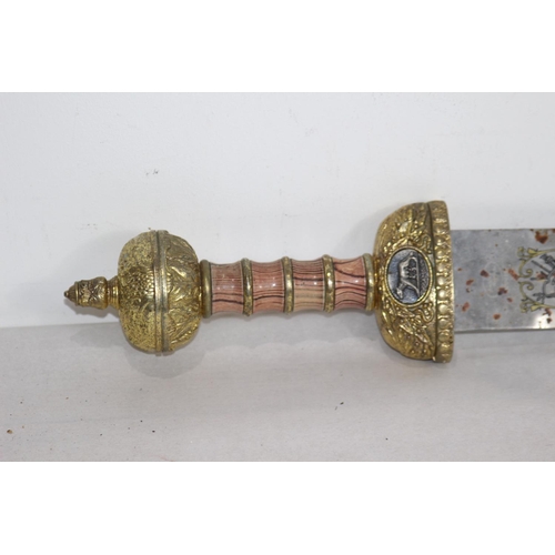 647 - REPLICA ROMAN SWORD
77CM