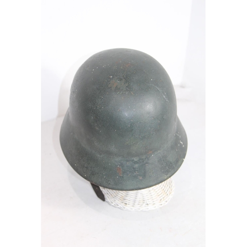 662 - WW2 GERMAN HELMET DUAL DECAL