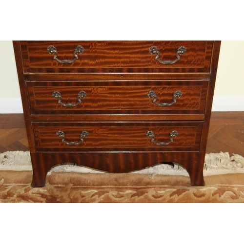 81 - REPRODUCTION CHEST OF DRAWERS
61 X 40 X 74CM