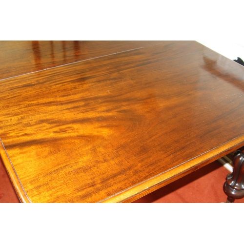 90 - VICTORIAN EXTENDING MAHOGANY DINING TABLE WITH LEAVES AND WINDER
153 X 119 X 74CM LEAVES ARE 58CM EA... 