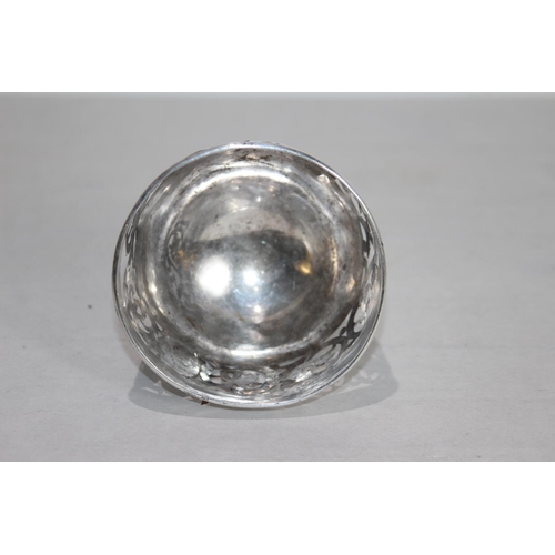 900 - SILVER BOWL - NO LINER - LONDON 1905 - 124 GRAMS
11 X 9CM