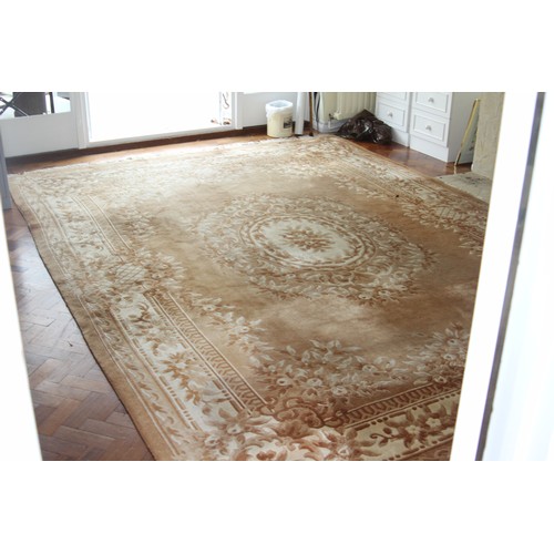 252 - LARGE VINTAGE ORIENTAL RUG
385 X 260CM