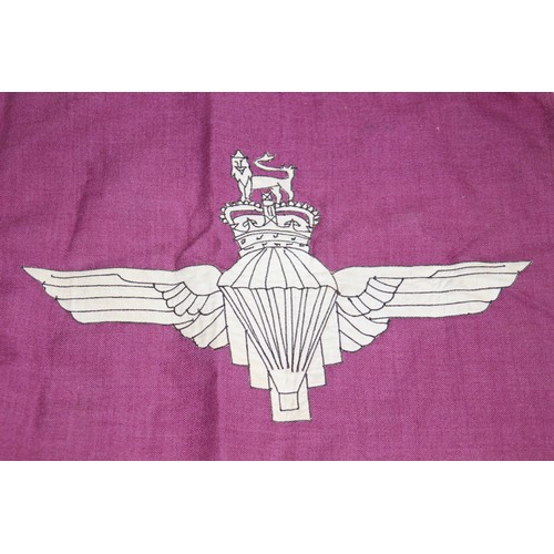 673 - 2 X PARACHUTE REGIMENT INSIGNIAS