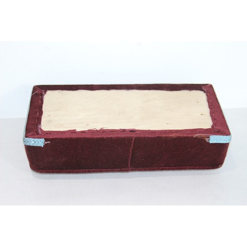 674 - PARACHUTE REGIMENT FOOTSTOOL
19 X 38 X 7CM