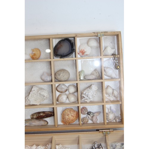 693 - BOX OF ROCK MINERALS ETC
BOX MEASURES 50 X 30CM