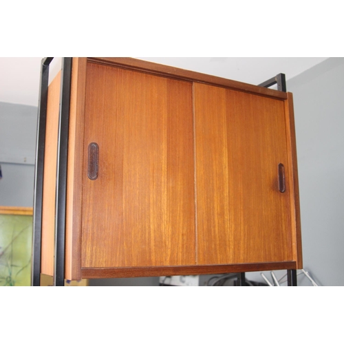 20 - VINTAGE RETRO MODULAR SHELVING UNIT
200X X 41 X 59CM