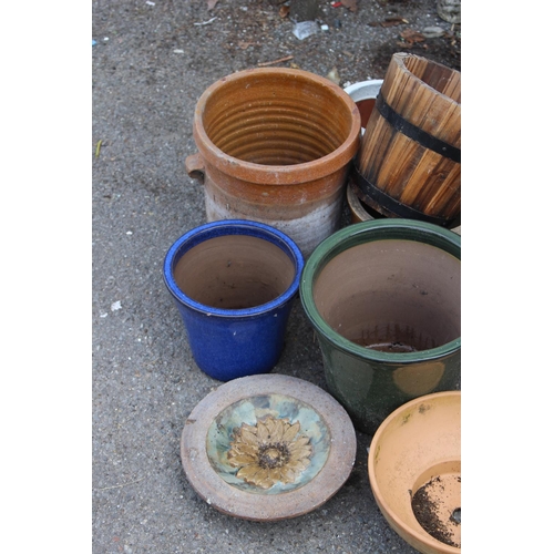 49 - 8 X ASSORTED GARDEN POTS