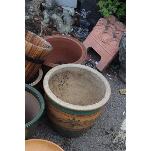 49 - 8 X ASSORTED GARDEN POTS