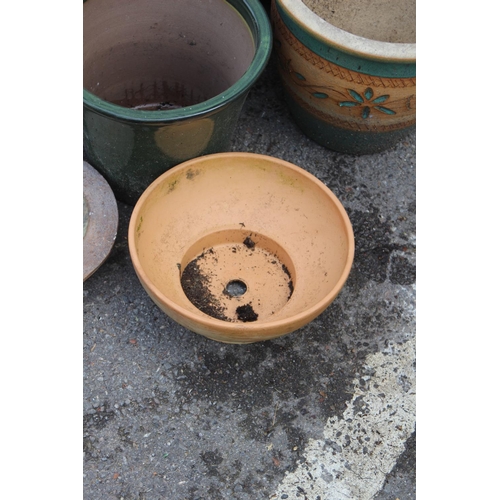 49 - 8 X ASSORTED GARDEN POTS