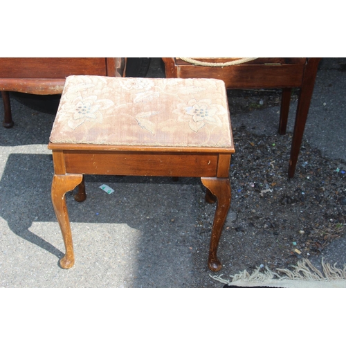 5 - 3 X PIANO STOOLS
57 X 63 X 37CM