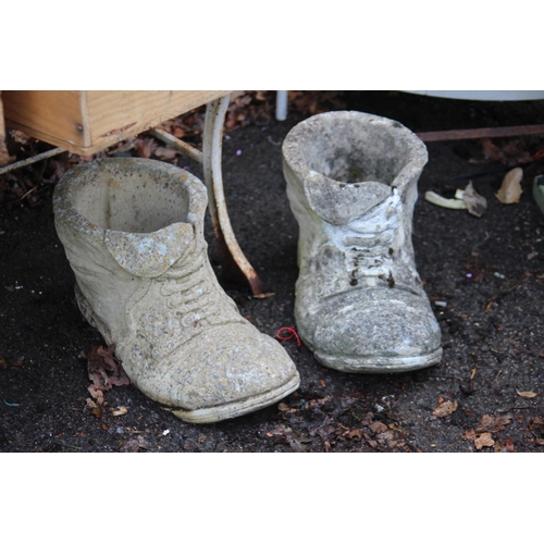 52 - 2 X STONE GARDEN BOOTS