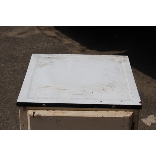 56A - VINTAGE MEAT STORE
46 X 46 X 78CM