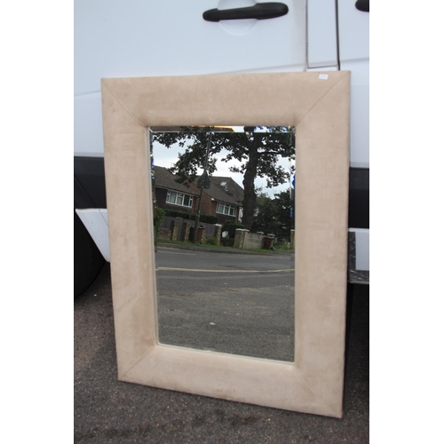 129 - CUSHION MIRROR
106 X 80CM