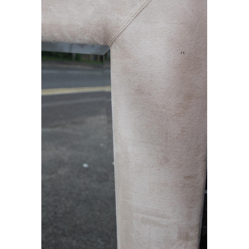 129 - CUSHION MIRROR
106 X 80CM