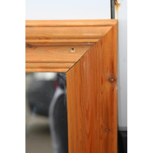 135 - PINE MIRROR
34 X 29CM