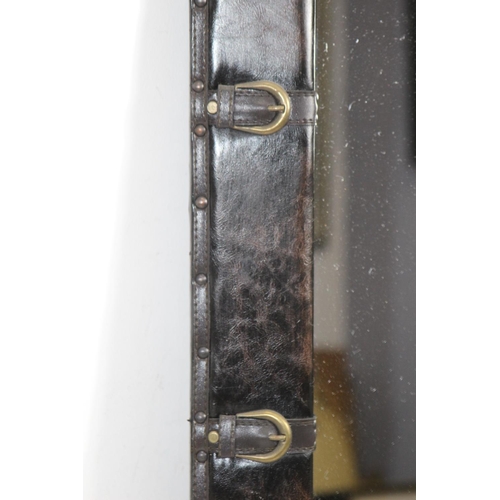 151 - UNUSUAL MIRROR
80 X 40CM