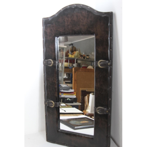 151 - UNUSUAL MIRROR
80 X 40CM
