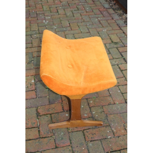 110 - RETRO GPLAN DRESSING TABLE STOOL
56 X 43 X 52CM