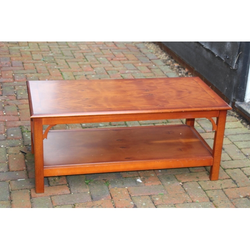 113 - COFFEE TABLE
107 X 54 X 46CM