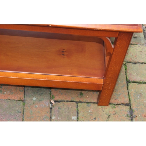 113 - COFFEE TABLE
107 X 54 X 46CM