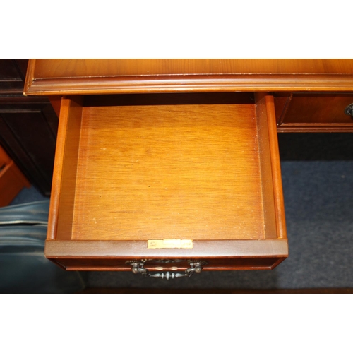 116 - REPRODUCTION LEATHER TOPPED DESK
122 X 61 X 76CM