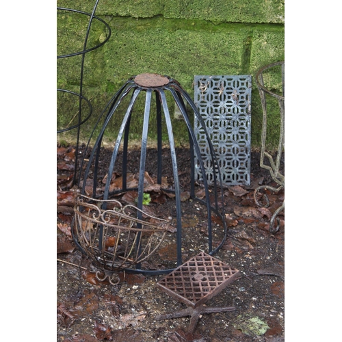 142 - QUANTITY OF GARDEN METALWARE