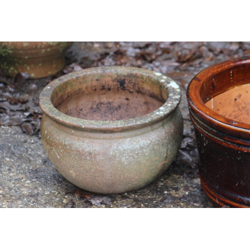 158 - 3 x GARDEN POTS