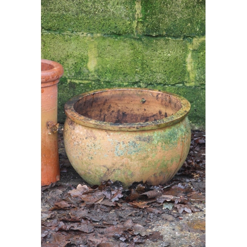 164 - GARDEN POT AND CHIMNEY 
51 X 30CM