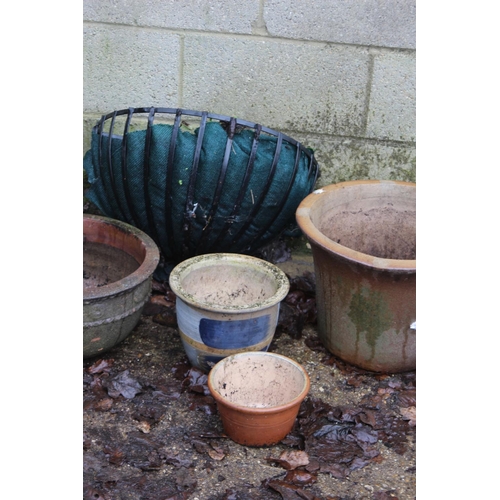 174 - QUANTITY OF GARDEN POTS 
41 X 31CM