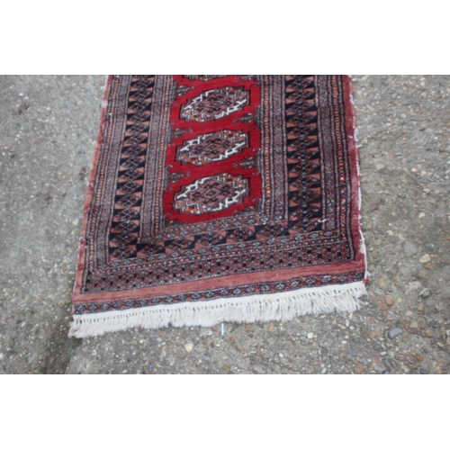 196 - VINTAGE EASTERN RUNNER RUG
525 X 79CM