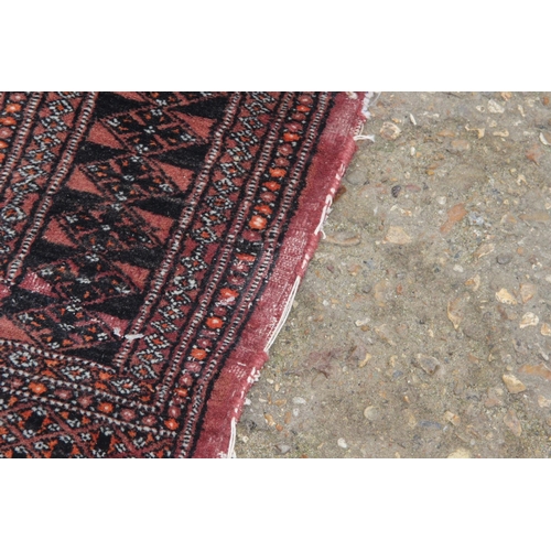 196 - VINTAGE EASTERN RUNNER RUG
525 X 79CM