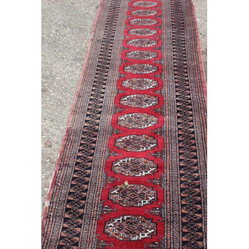 196 - VINTAGE EASTERN RUNNER RUG
525 X 79CM