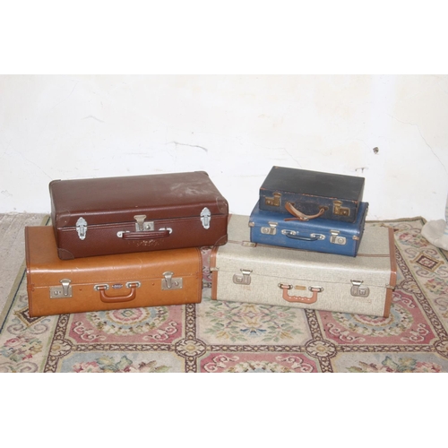 34 - QUANTITY OF VINTAGE CASES 
67 X 40 X 20CM