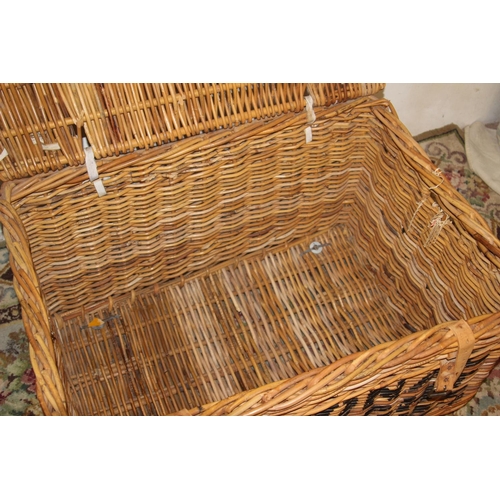 35 - VINTAGE WICKER BASKET
84 X 60 X 47CM