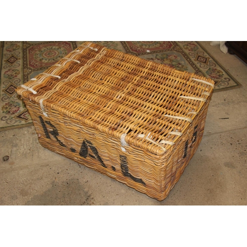 35 - VINTAGE WICKER BASKET
84 X 60 X 47CM