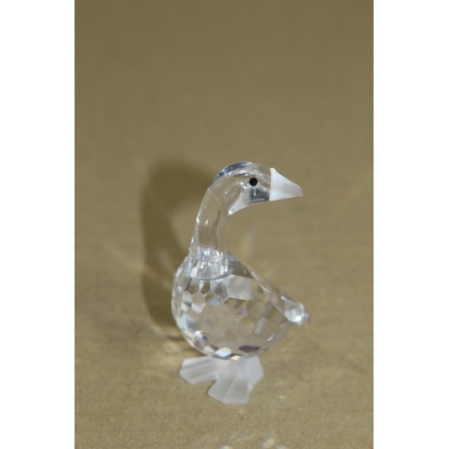 343 - SWAROVSKI MOTHER DUCK AND DUCKLINGS 
5CM