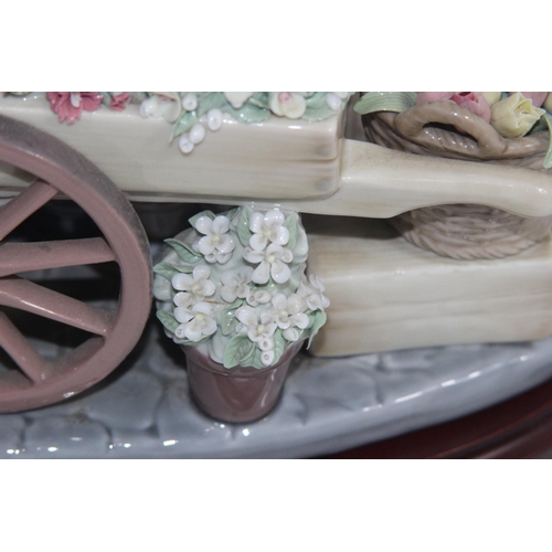 357 - LLADRO FLOWER SELLER 
27 X 33CM COUPLE OF FLOWERS ARE A/F