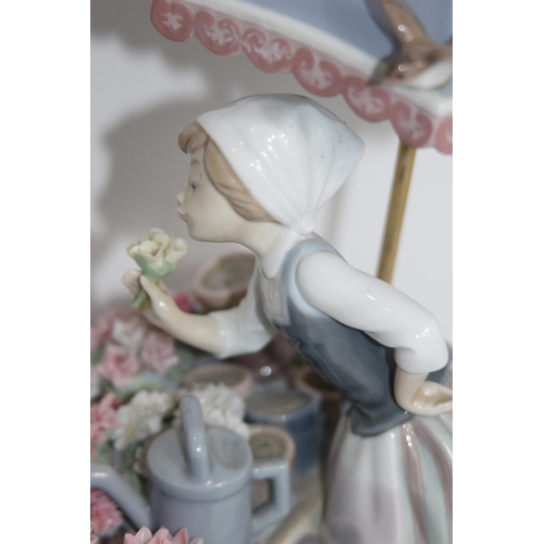 357 - LLADRO FLOWER SELLER 
27 X 33CM COUPLE OF FLOWERS ARE A/F