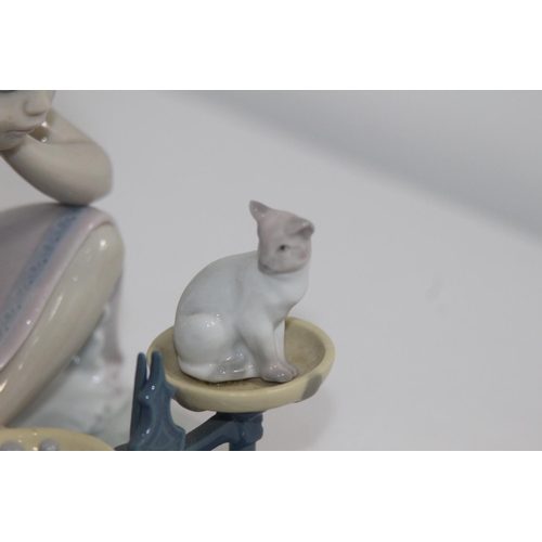 358 - LLADRO GIRL WITH KITTEN ON SCALES 
18CM