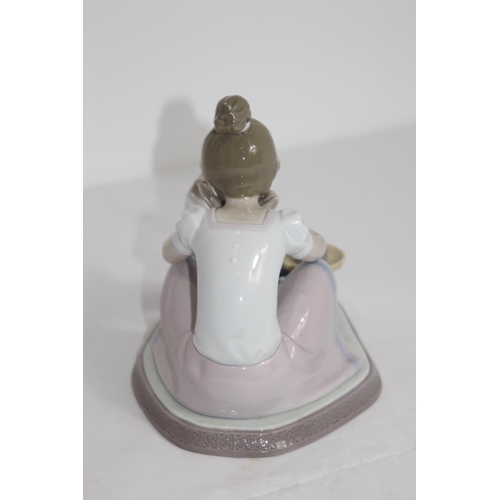 358 - LLADRO GIRL WITH KITTEN ON SCALES 
18CM