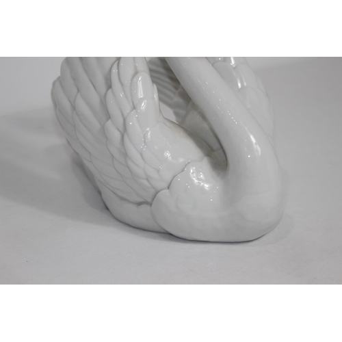 359 - LLADRO LARGE SWAN
19CM