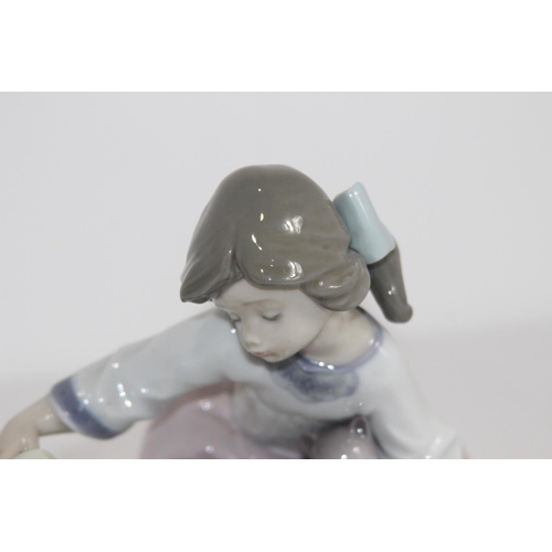 360 - LLADRO GIRL WITH KITTENS IN BASKET
16CM