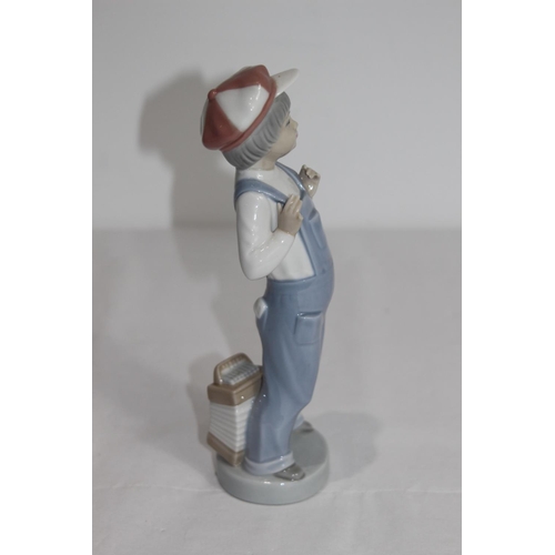 372 - LLADRO BOY IN DUNGAREES WITH HARMONICA
22CM