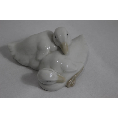 374 - 4 X NAO DUCK FIGURES 
12CM